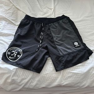 Nike Dri Fit 7in Wild Flex Stride. Size Small